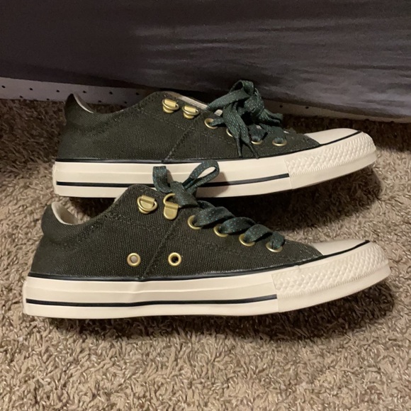 Converse NWOT - Picture 2 of 8